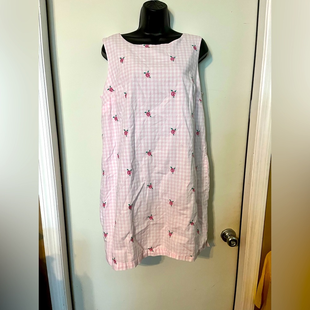 Kim Rodger’s Petite Pink Gingham Sleeveless Dress with Floral Accents. Sz PM